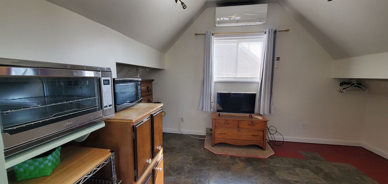 323 W 12th St - Photo 7 of 15