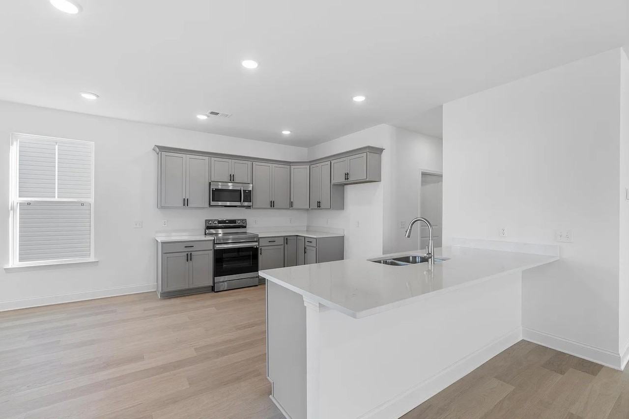 8965 James Creek Dr - Photo 4 of 18