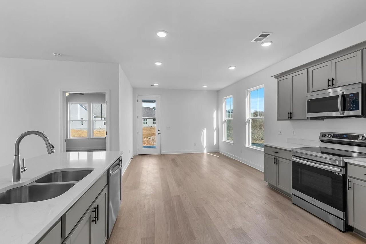 8965 James Creek Dr - Photo 5 of 18