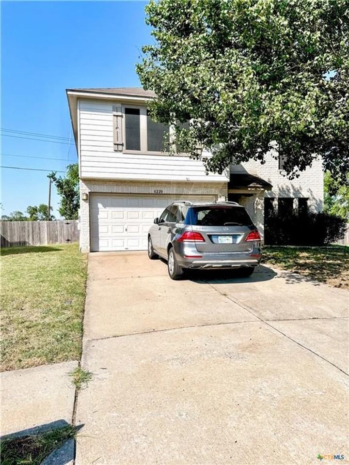 8220 Starview St - Photo 2 of 23