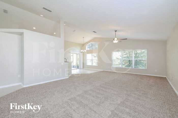 3197 Stonehurst Cir - Photo 3 of 15