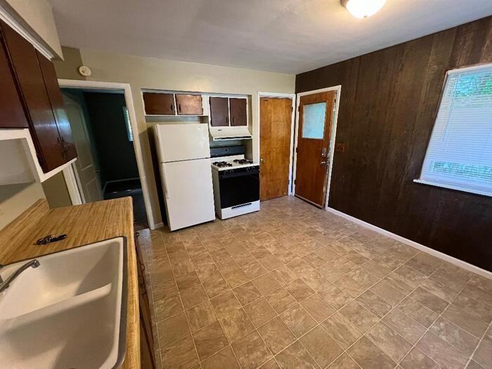 1228 Seemore Ave - Photo 3 of 26