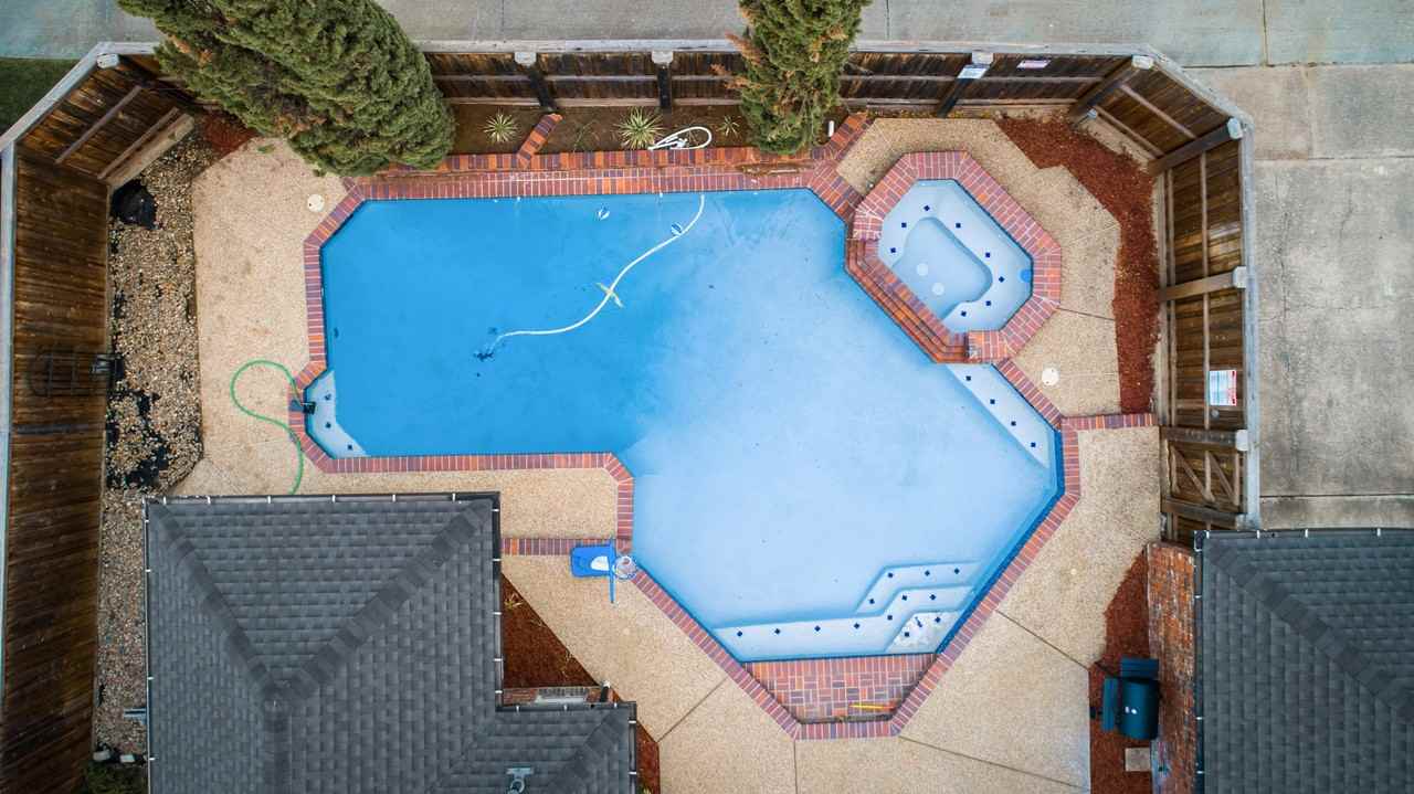 2706 Brookshire Dr #NA - Photo 4 of 38