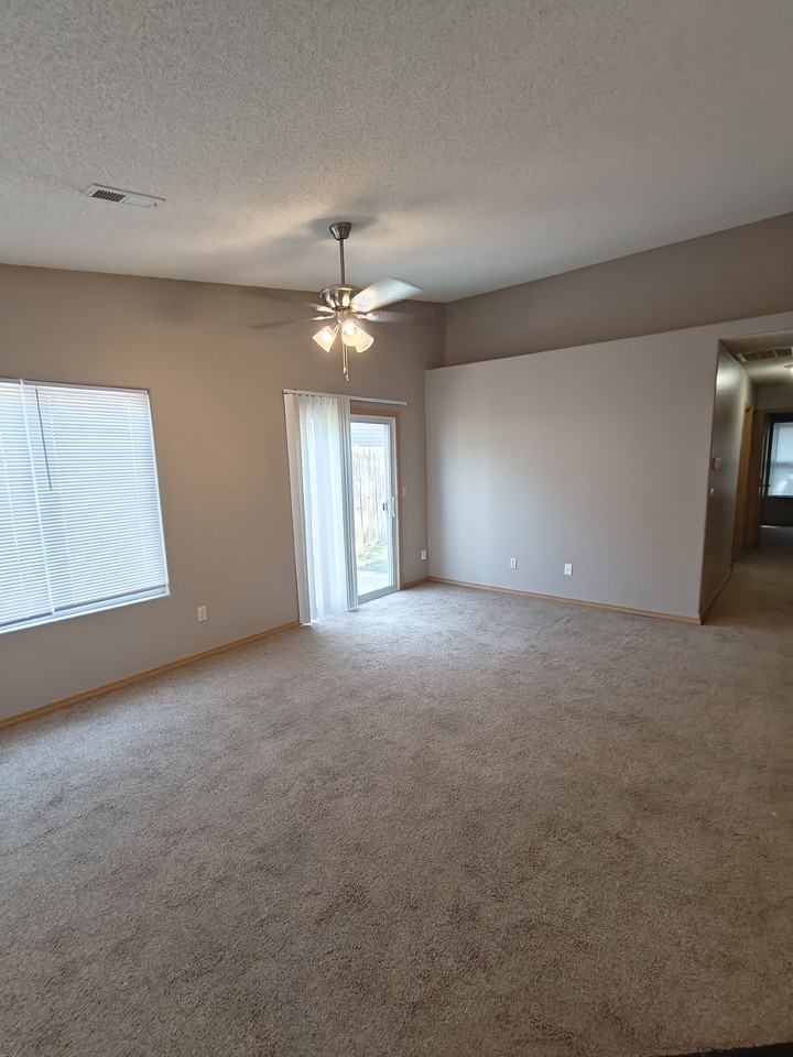 223 S Queen Cir #NA - Photo 2 of 11