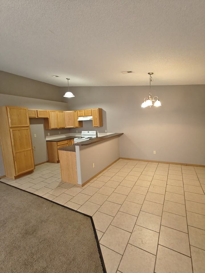 223 S Queen Cir #NA - Photo 3 of 11