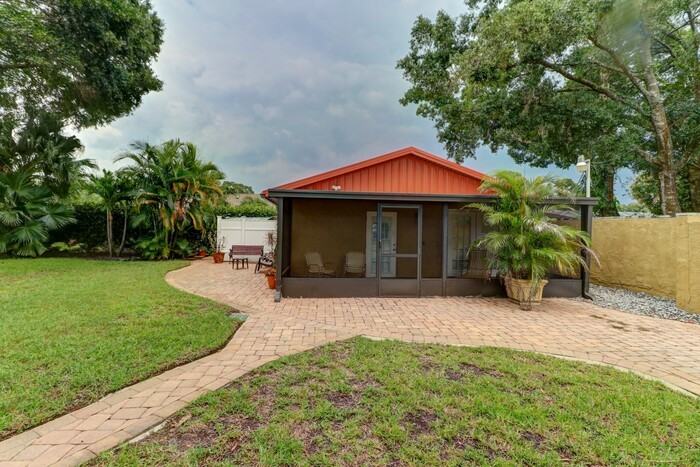 7911 Flowerfield Dr - Photo 3 of 25