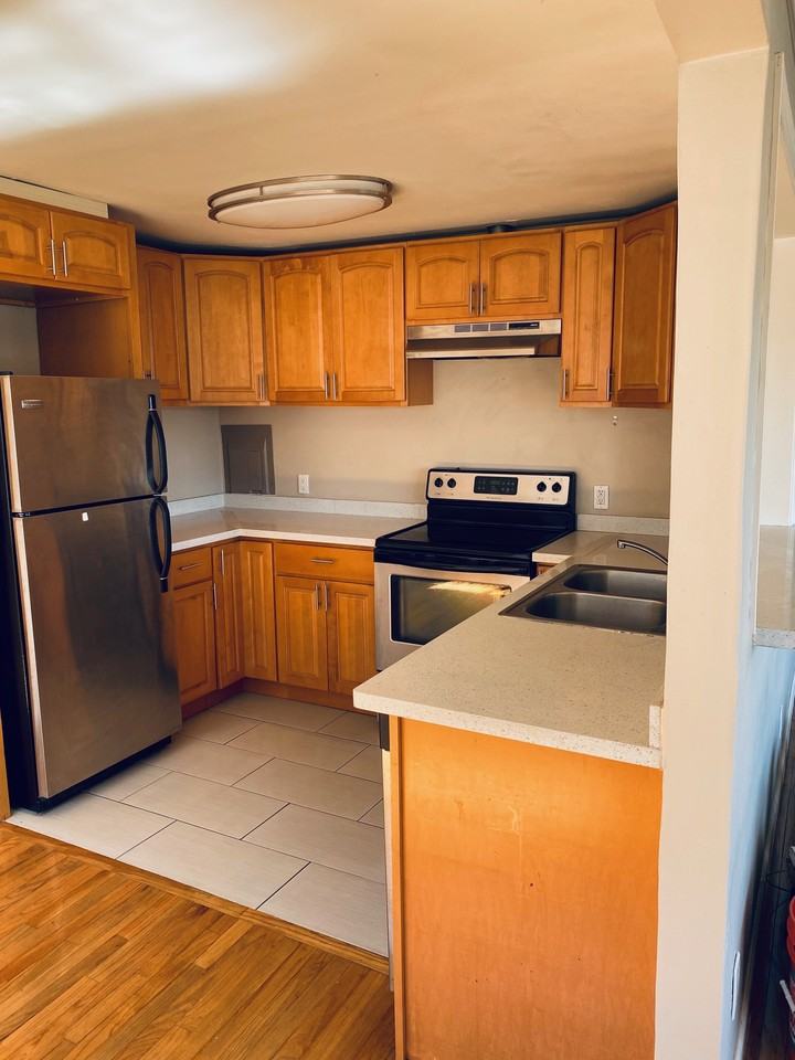 1226 Taylor Ave N #8 - Photo 5 of 14