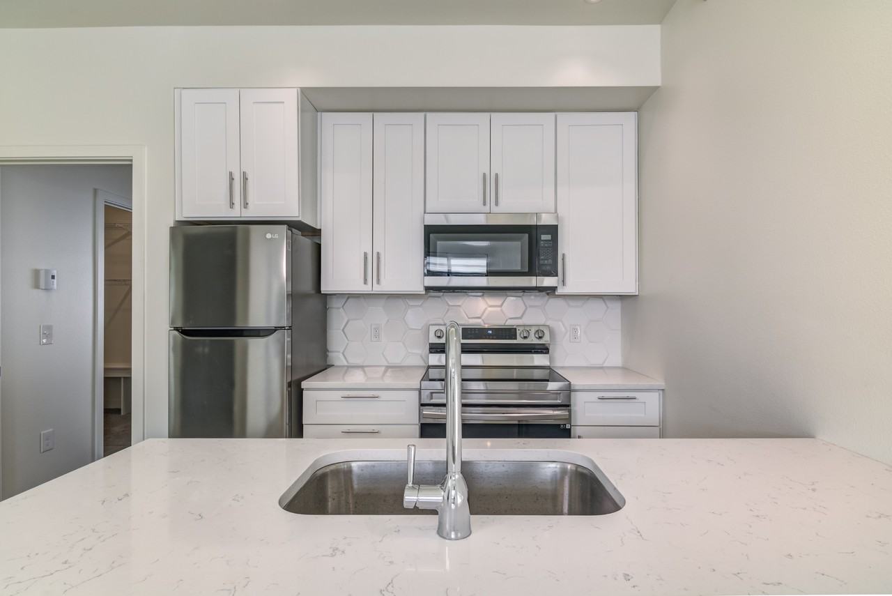 3241 Fairfax St - Photo 6 of 23