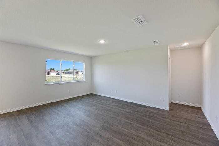 4521 Circle C Dr - Photo 2 of 25