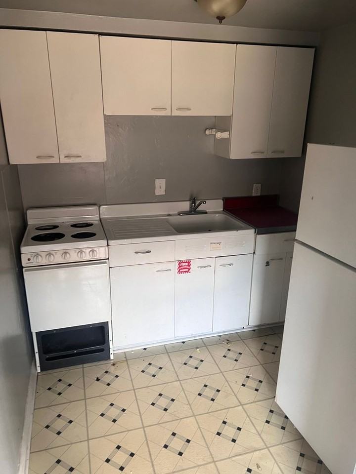 1100 NW 27th St. - Photo 6 of 9