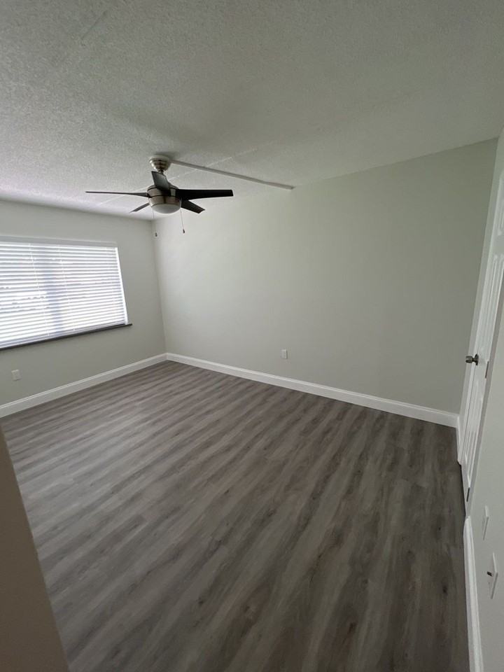 3232 On Fruitville - Photo 7 of 18