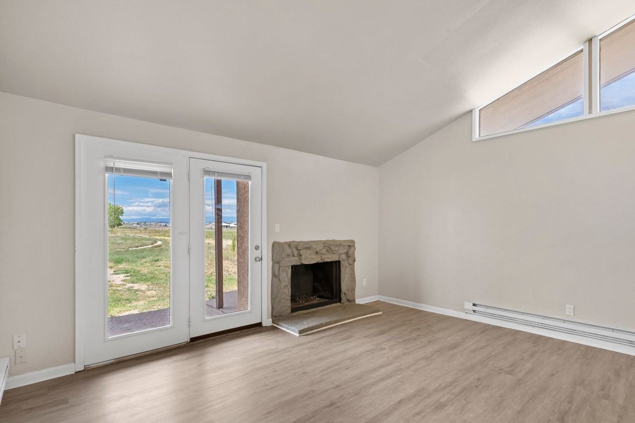 667 E Clarion Dr #D - Photo 4 of 15