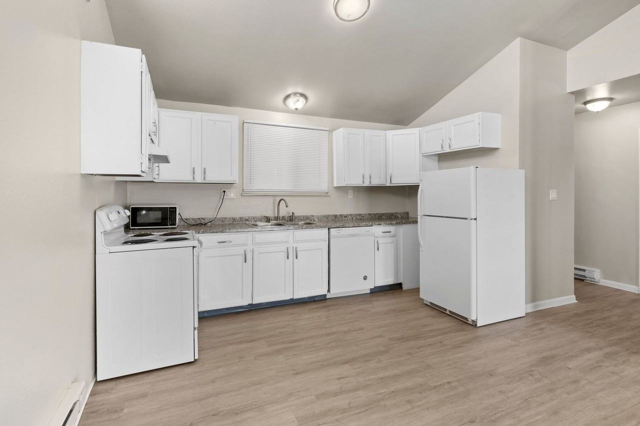 667 E Clarion Dr #D - Photo 7 of 15