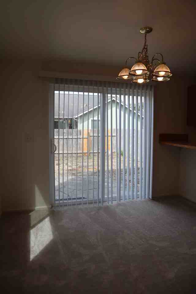 Oak St-Duplex - Photo 3 of 50