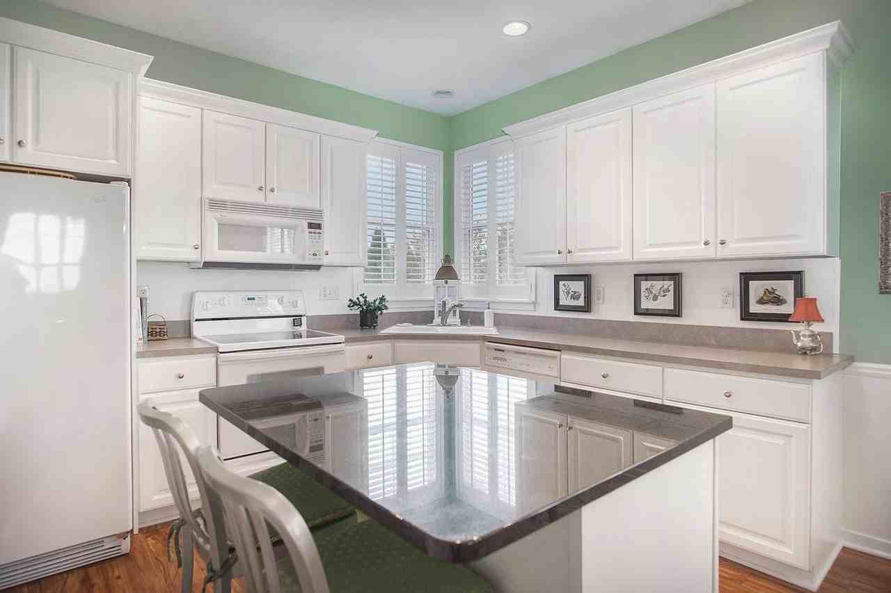 611 Brookstone St - Photo 3 of 36