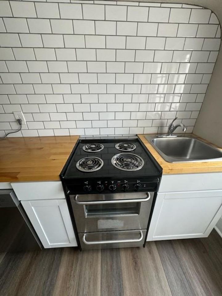 GRACE COURT APTS. - Photo 3 of 5