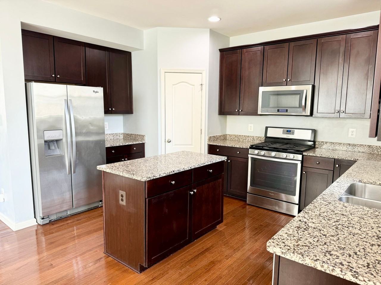 7 Coulter Ln - Photo 2 of 23