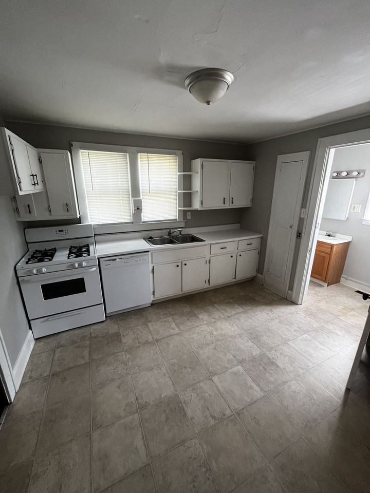 108 N Mckinley Ave - Photo 3 of 15