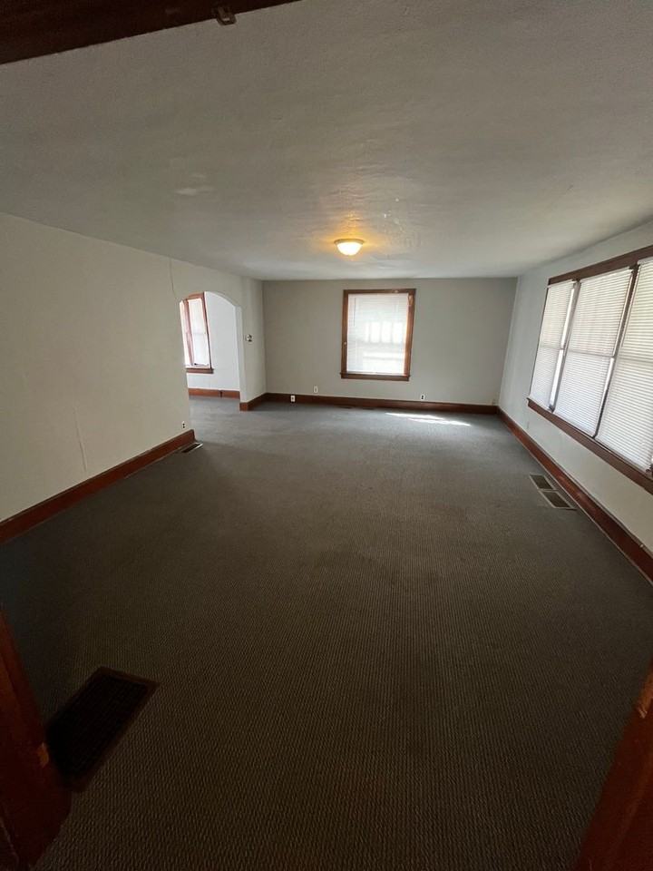 108 N Mckinley Ave - Photo 7 of 15