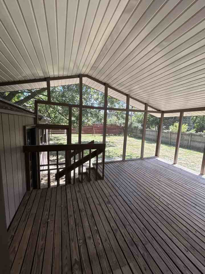 223 Sloan Ave - Photo 3 of 11