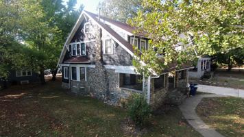 featured image of 1921 Summit St