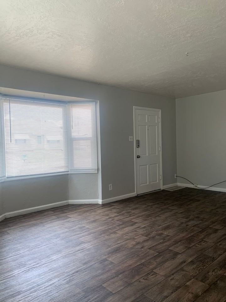 218 S Lakeview Dr - Photo 3 of 14