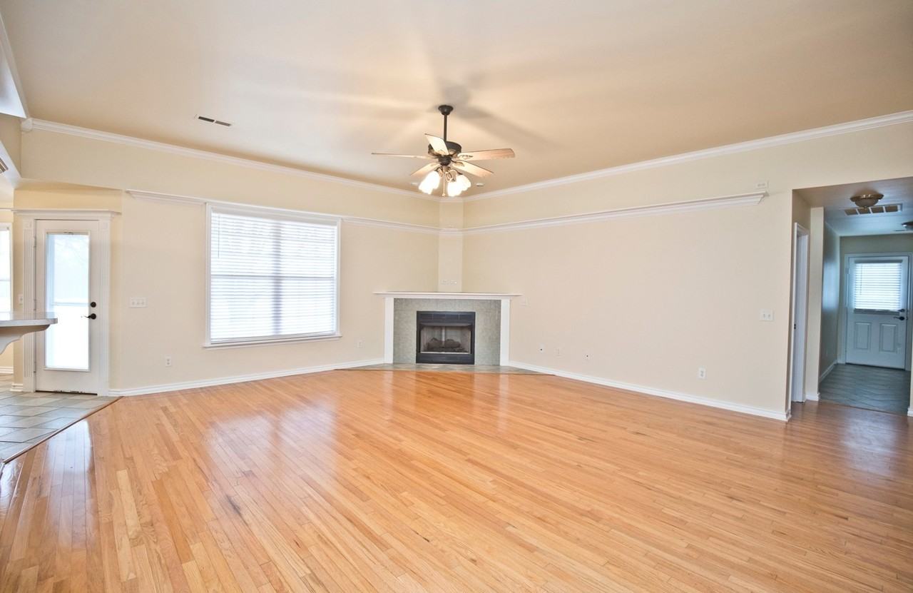 402 Ne Shasta Ct - Photo 2 of 24