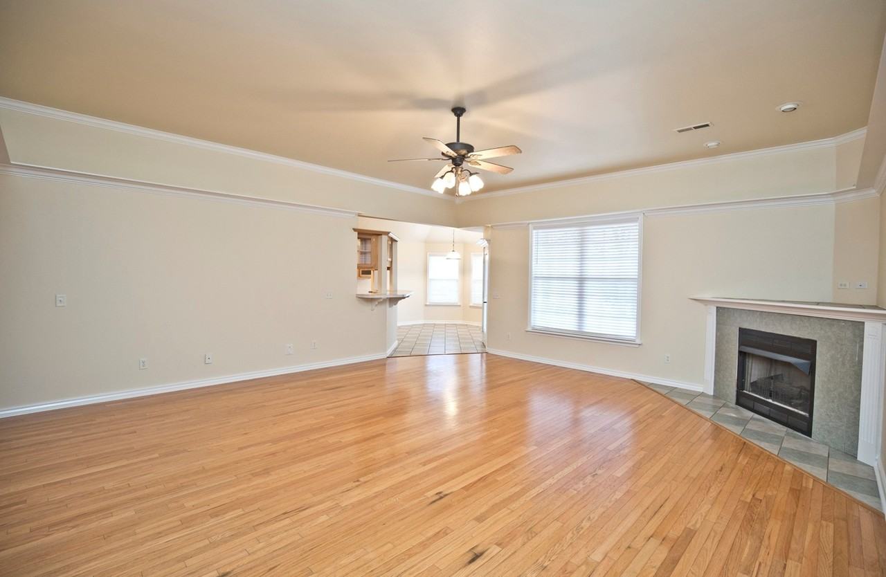 402 Ne Shasta Ct - Photo 3 of 24