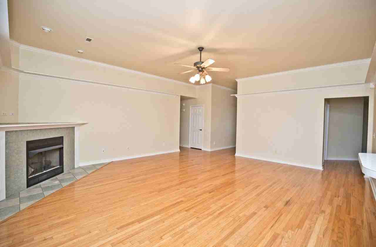 402 Ne Shasta Ct - Photo 4 of 24