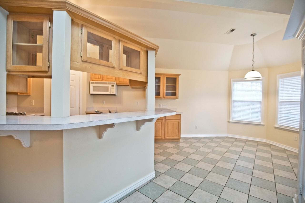 402 Ne Shasta Ct - Photo 6 of 24