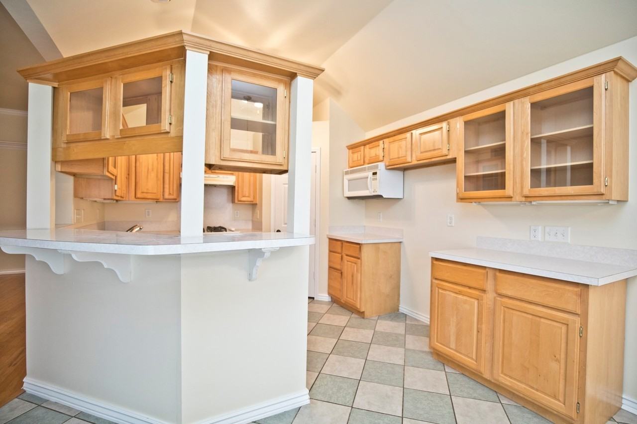 402 Ne Shasta Ct - Photo 7 of 24