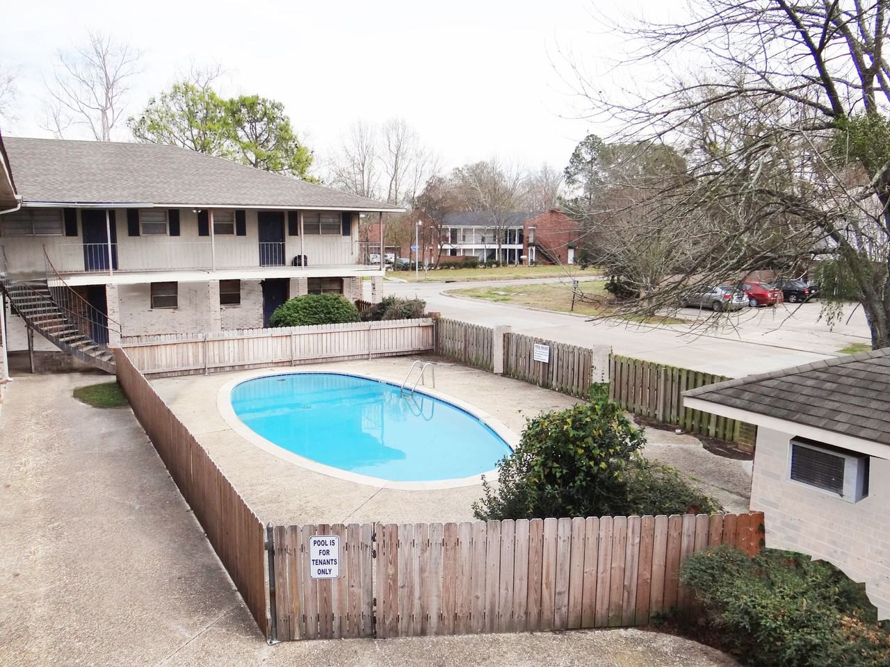 Camelot Apartments - Photo 3 of 4