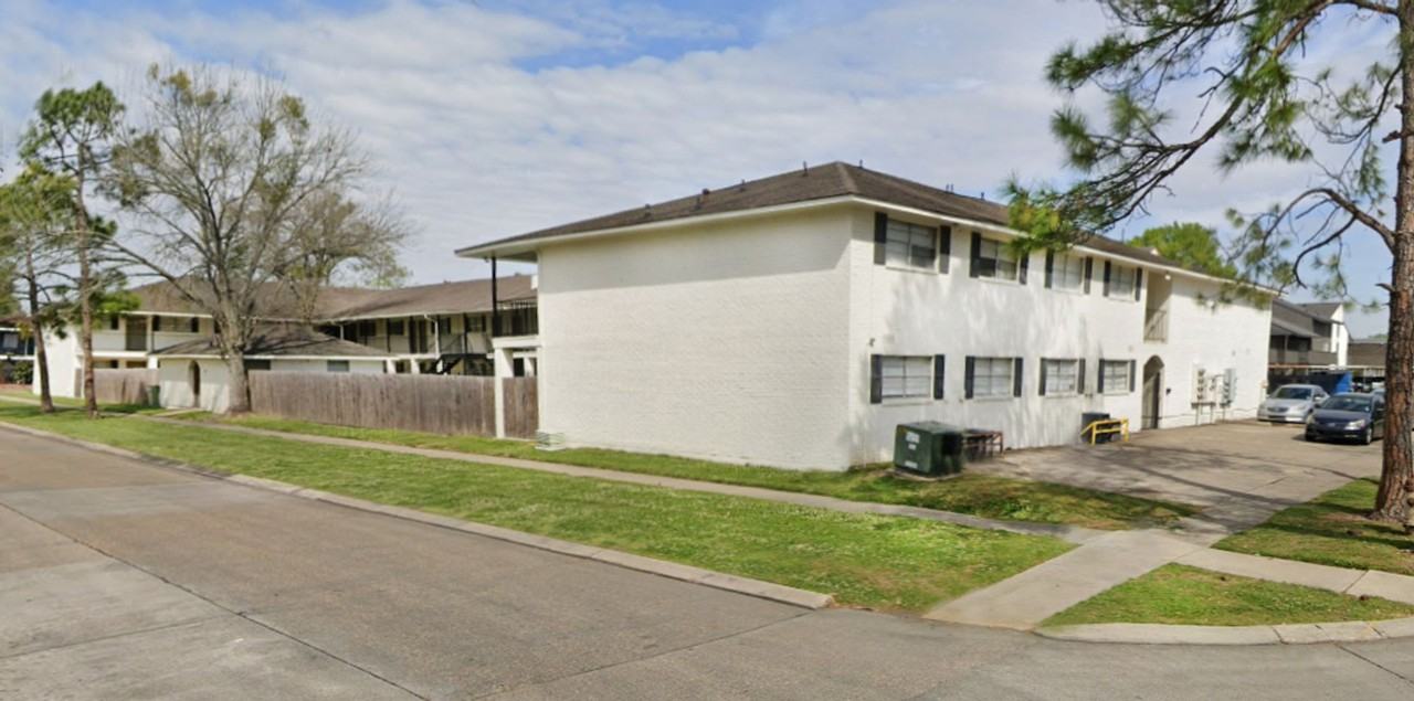 Camelot Apartments - Photo 4 of 4