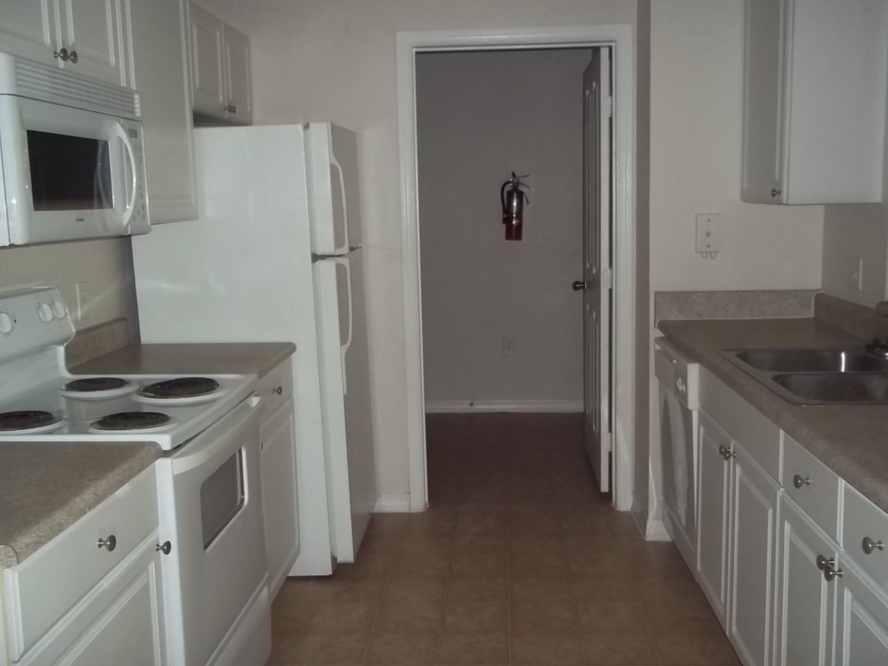 5010 Hemingway Cir - Photo 3 of 7