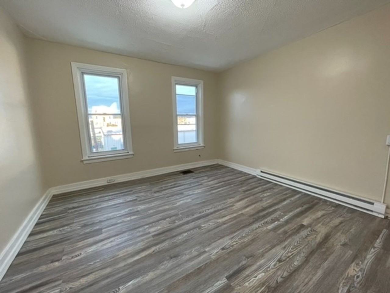 623 Cedar St - Photo 3 of 13