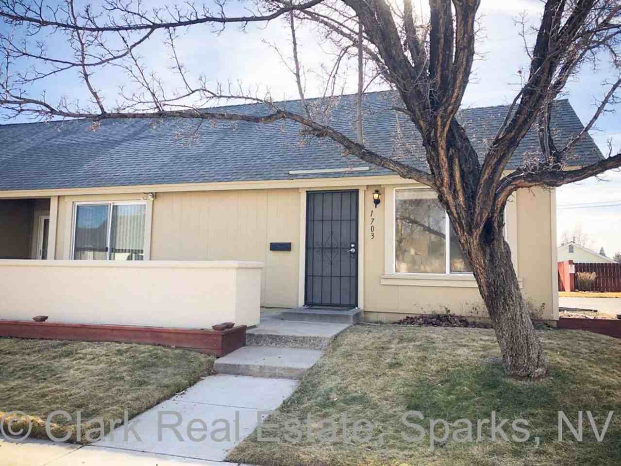 1703 London Cir - Photo 2 of 20