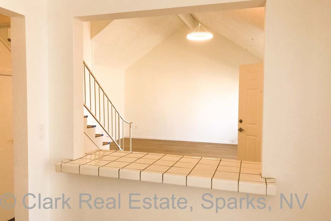 1703 London Cir - Photo 3 of 20