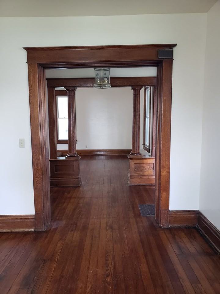 533 Clayton Ave - Photo 3 of 9
