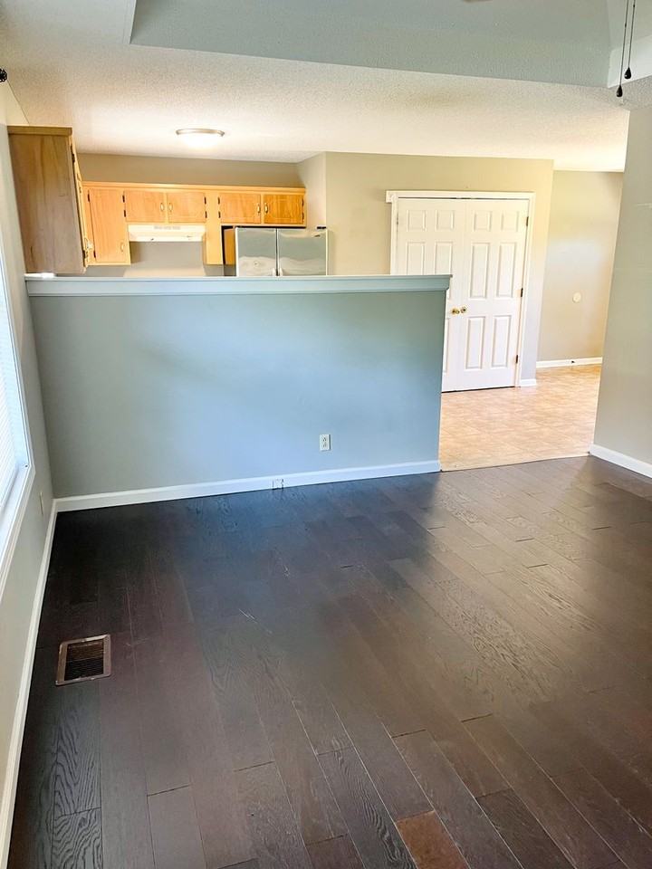 1821 Harbor Dr - Photo 2 of 12