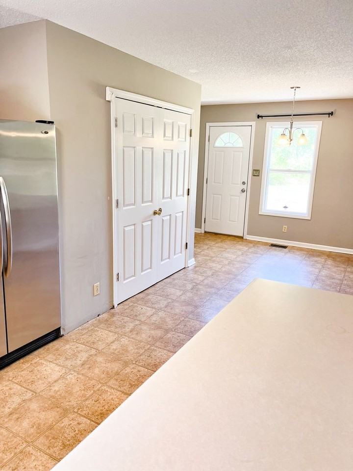 1821 Harbor Dr - Photo 5 of 12