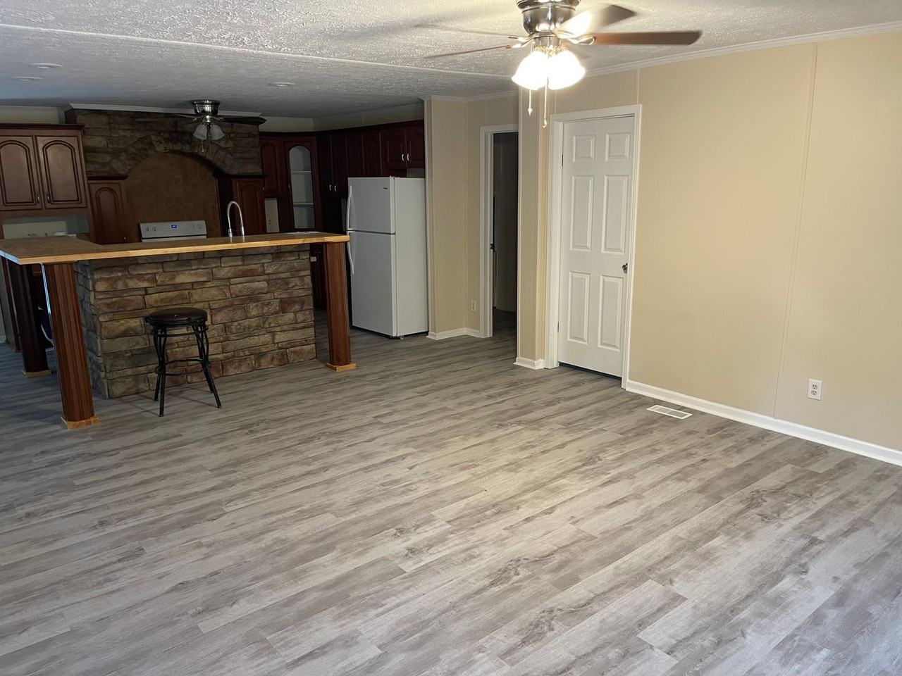 1742 Lee Road 39 - Photo 3 of 12