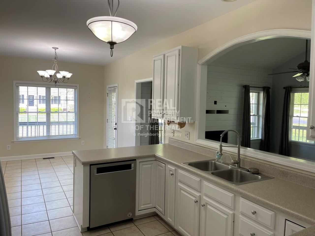 204 River Run Dr - Photo 2 of 22