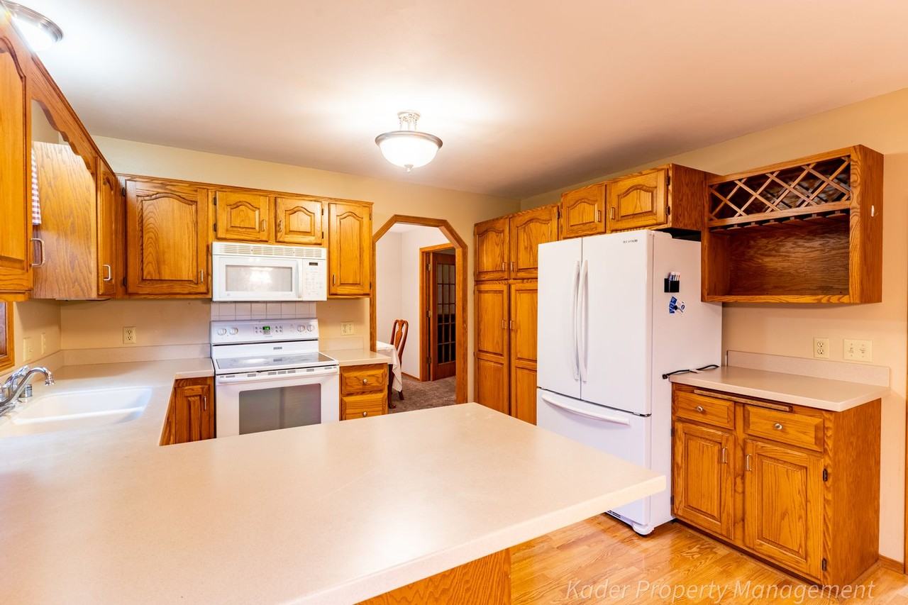 731 Matts Dr - Photo 5 of 32