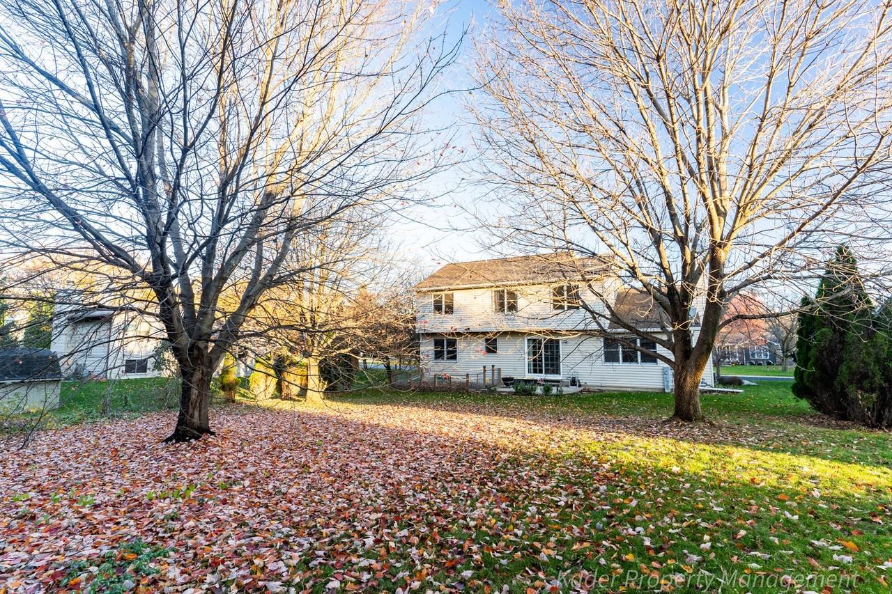 731 Matts Dr - Photo 4 of 32