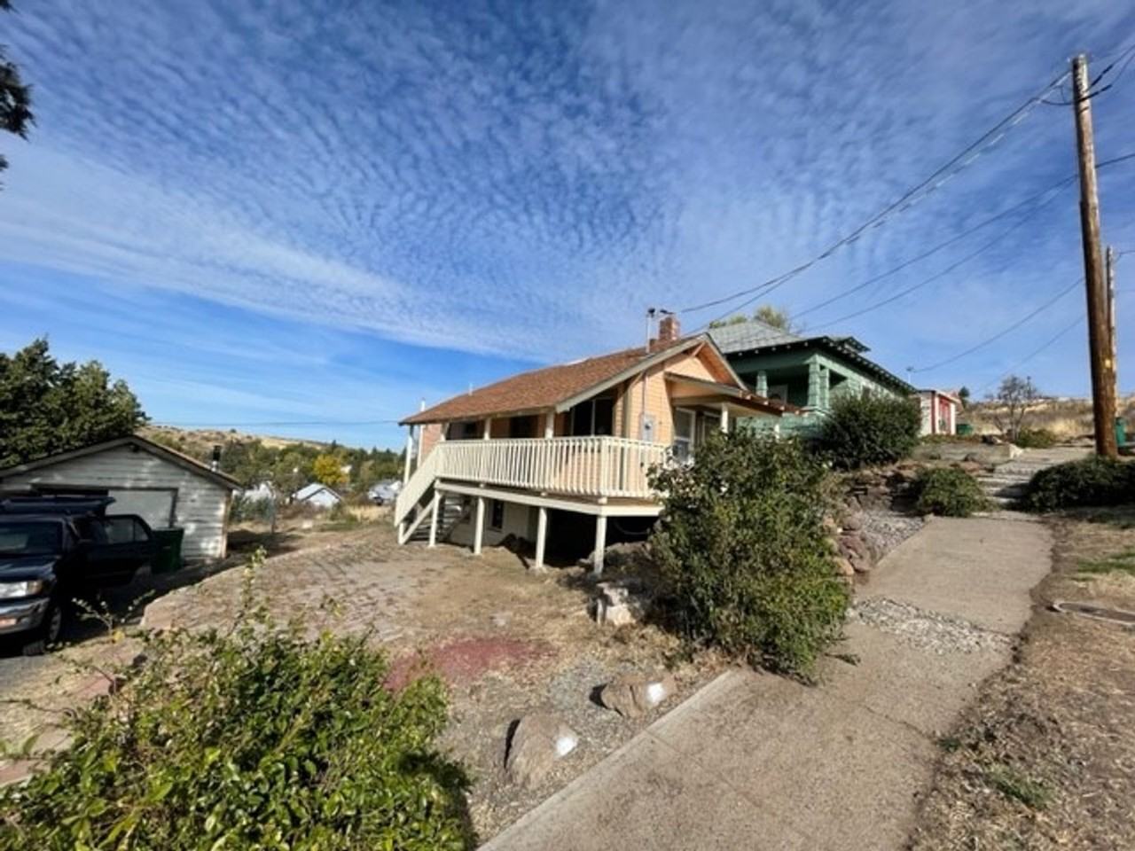 321 Grant St - Photo 2 of 11