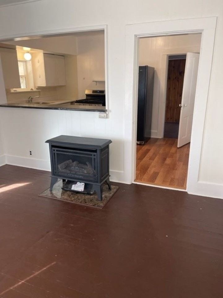 321 Grant St - Photo 3 of 11