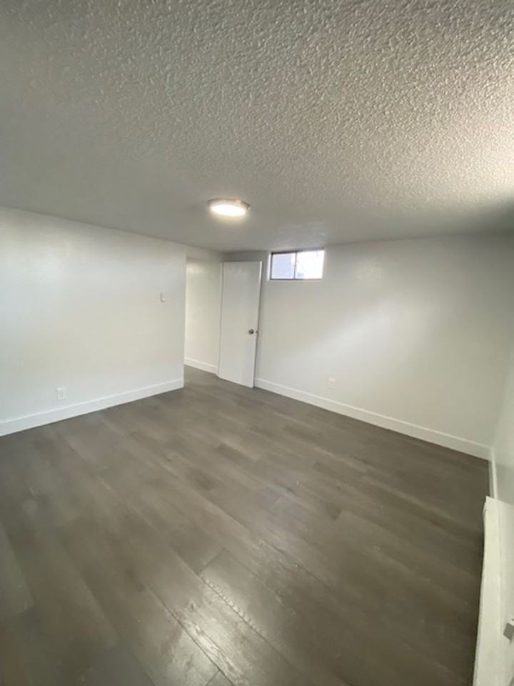 135 Davis Ave #3 - Photo 6 of 8