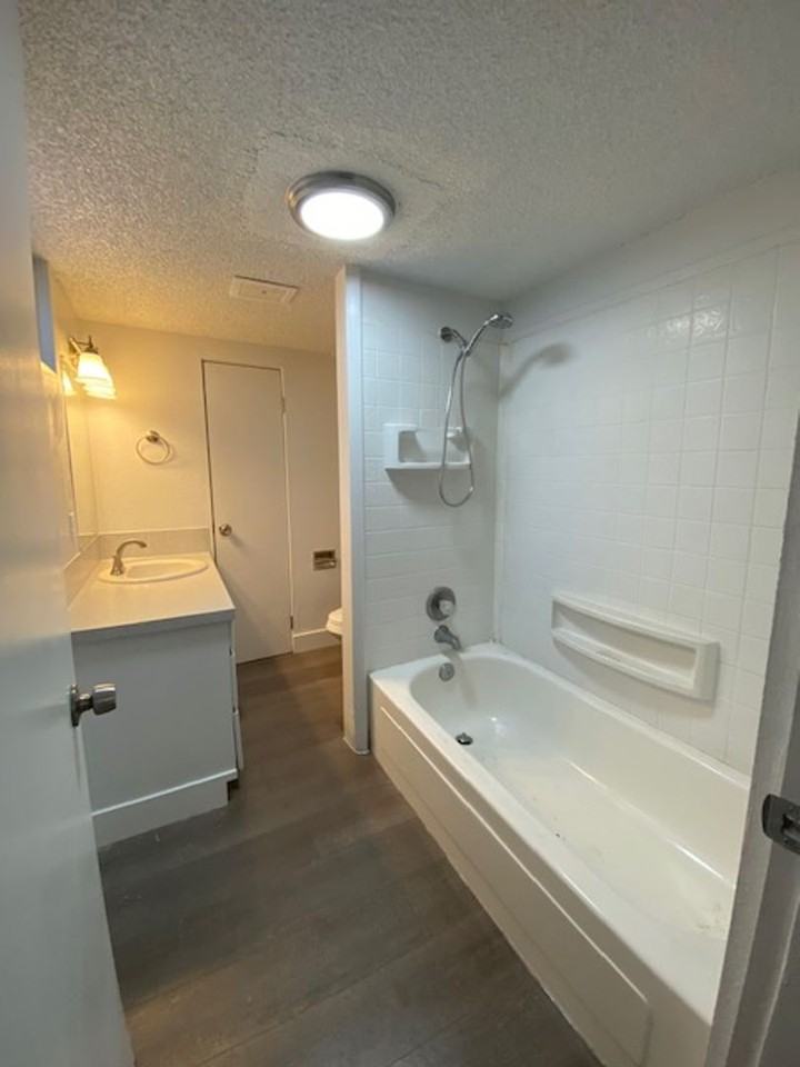 135 Davis Ave #3 - Photo 7 of 8