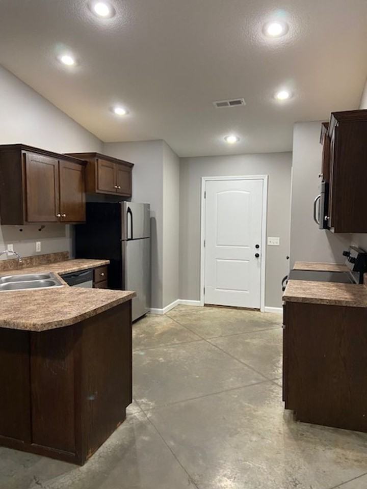 105 Barker Lane - Photo 2 of 9