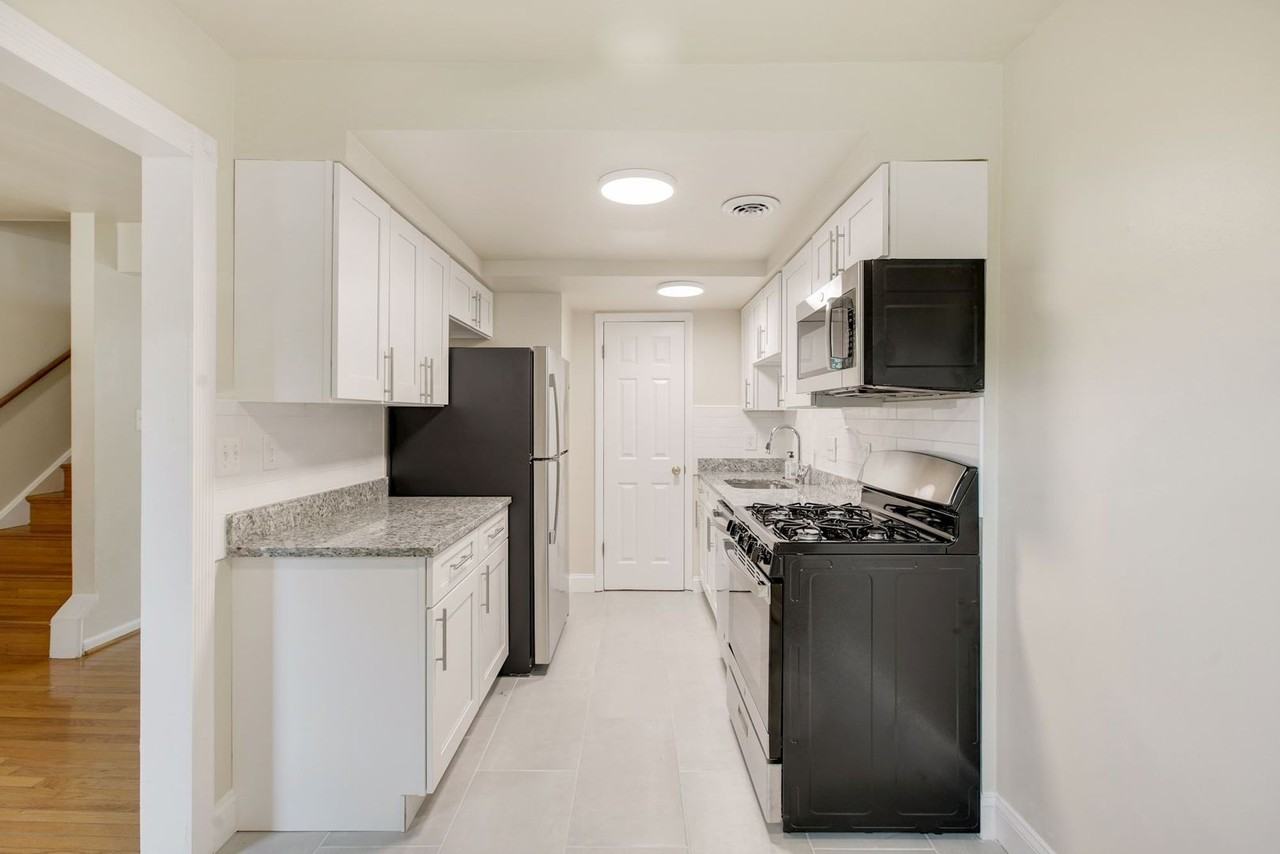 4314 Elliot Ct - Photo 3 of 35